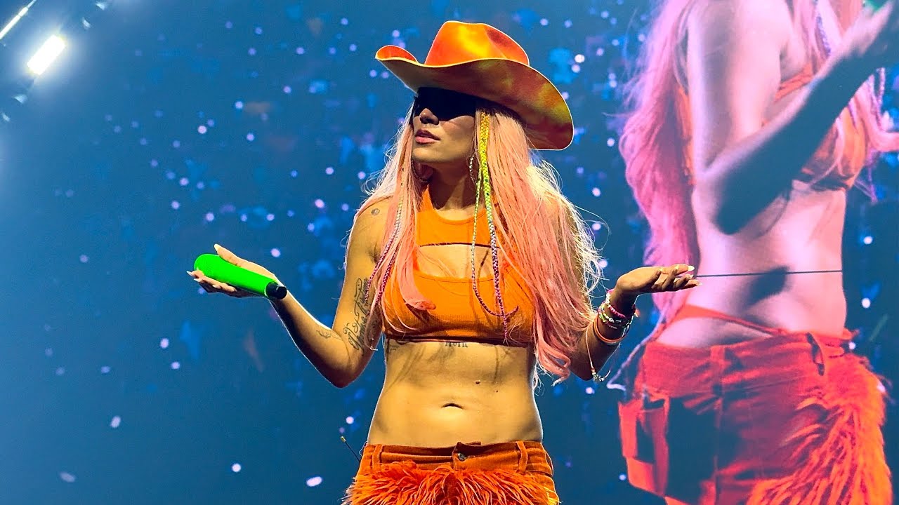 Karol G Live in Berlin: MI EX TENÍA RAZÓN & 200 COPAS 🎤