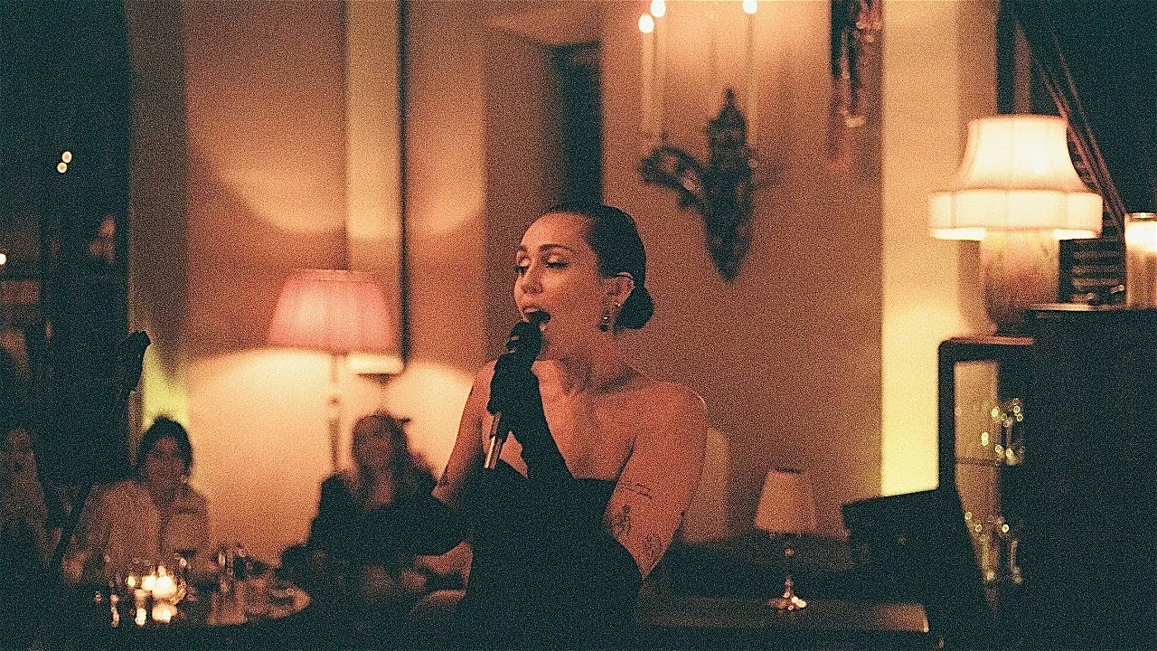 Miley Cyrus Performs 'Flowers' Live at Chateau Marmont 🎤
