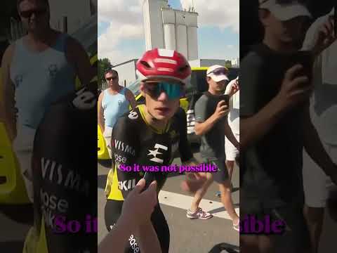 Jonas Vingegaard making sure the TNT Sports running club get their miles in 😆🏃♂️