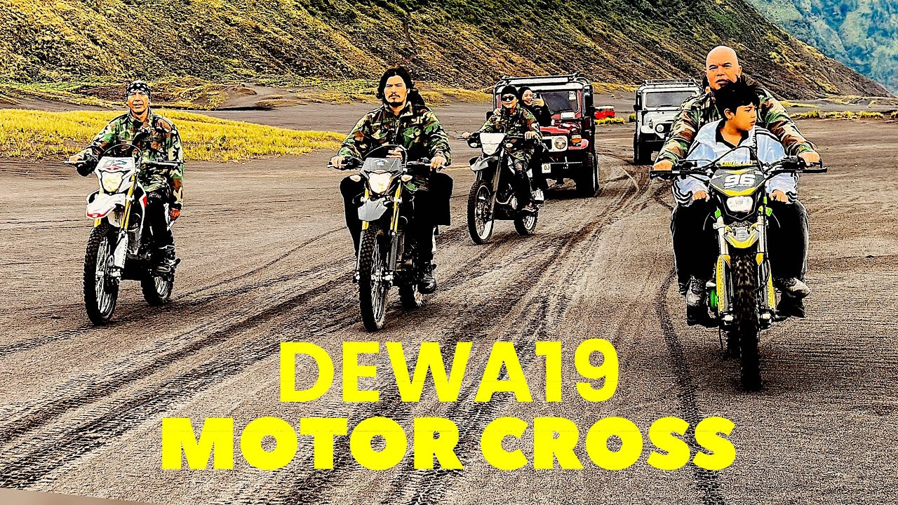 Momen Dramatis: Momem Ahmad Dhani Jatuh dari Motor Trail Saat Syuting Video Klip Dewa 19 di Bromo 🚵‍♂️