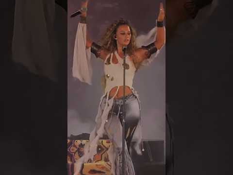 Balti Reacts to Elyanna Rocking🚀Coachella 🎇 : FIRST EVER Set In ARABIC #Shorts #Palestine #Tunisia