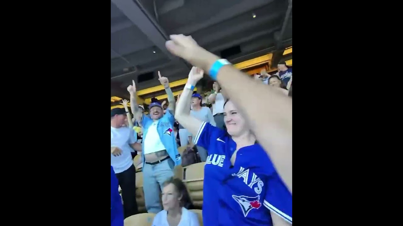 Emotional Dad Captures Davis Schneider's Leadoff Homer in World Series Game 5 🥹