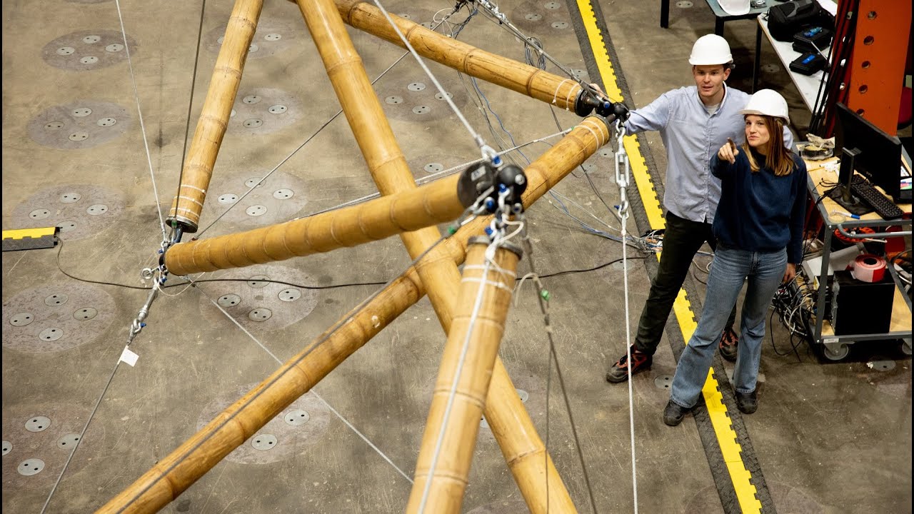 Étudiants en ingénierie découvrent la tenségrité à l’UCLouvain