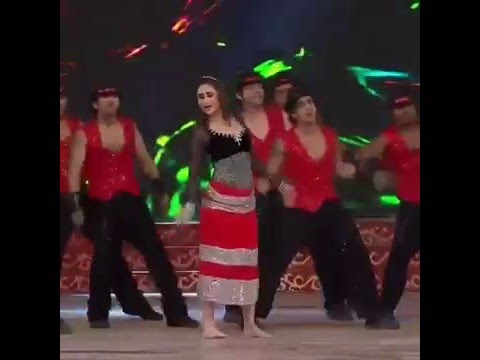 Chammak Challo ~ Kareena Kapoor Khan Dance Performance