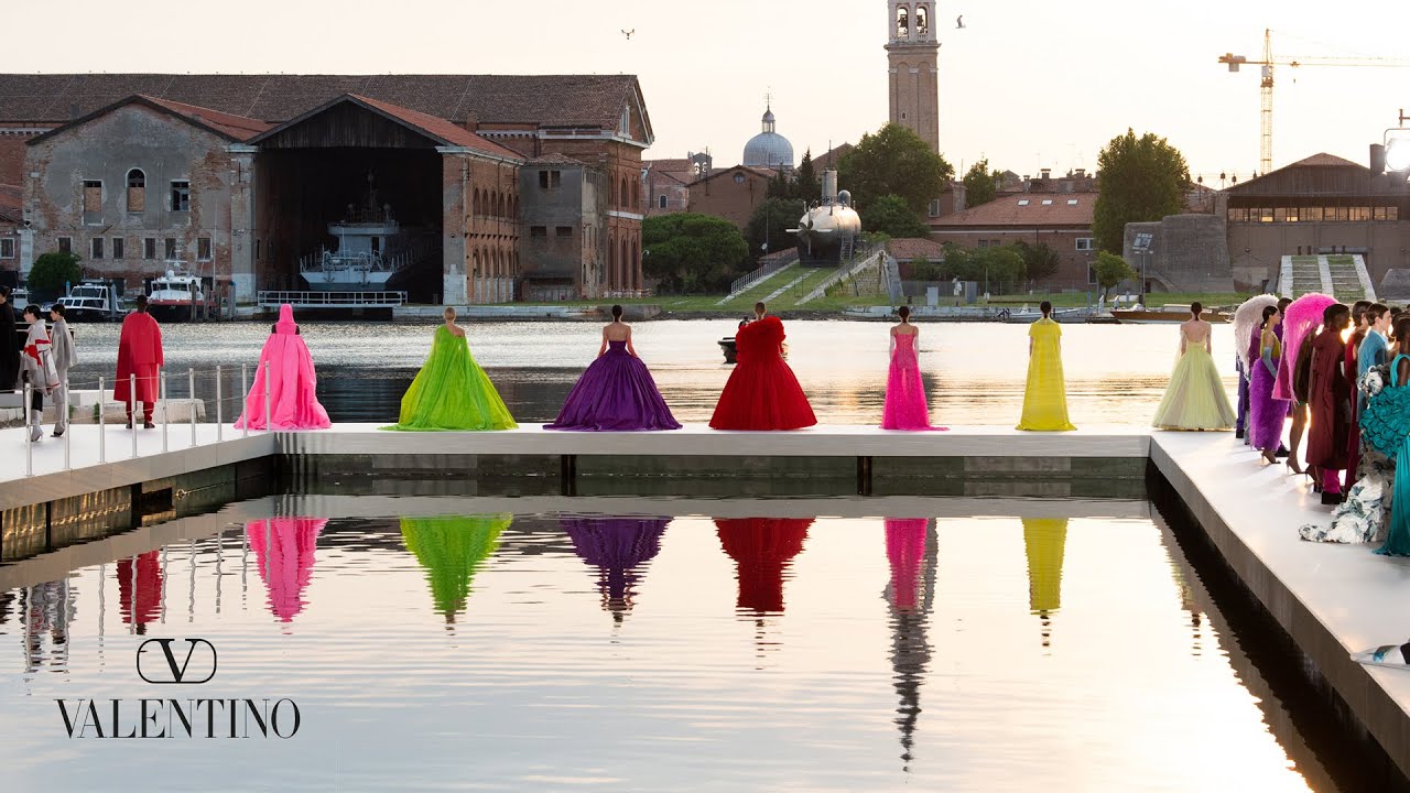 Valentino Haute Couture: Art Meets Fashion 🎨