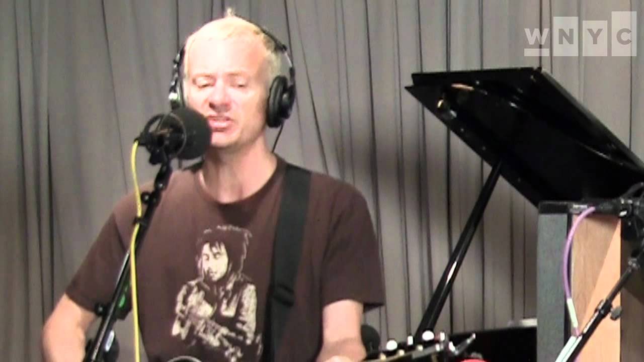 Fountains of Wayne Perform 'The Summer Place' Live & Share Insights 🎶