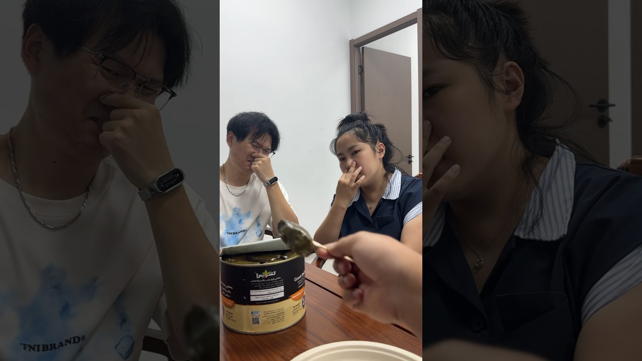 الصينيون يجربون المحشي 🍚