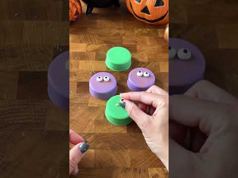 Halloween Chocolate Covered Oreos #halloween #oreo #shorts