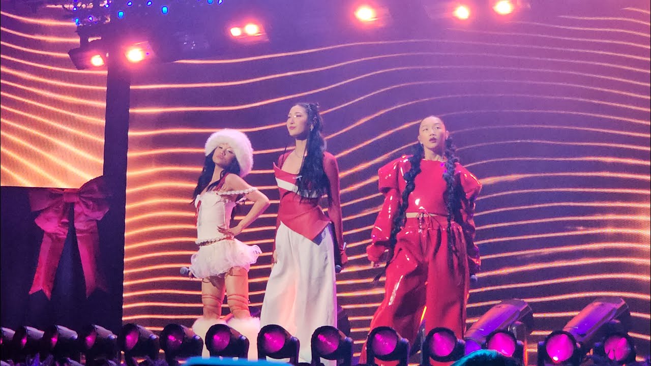 HUNTR/X 'Golden' Live Debut at iHeart Jingle Ball 2025 🎶