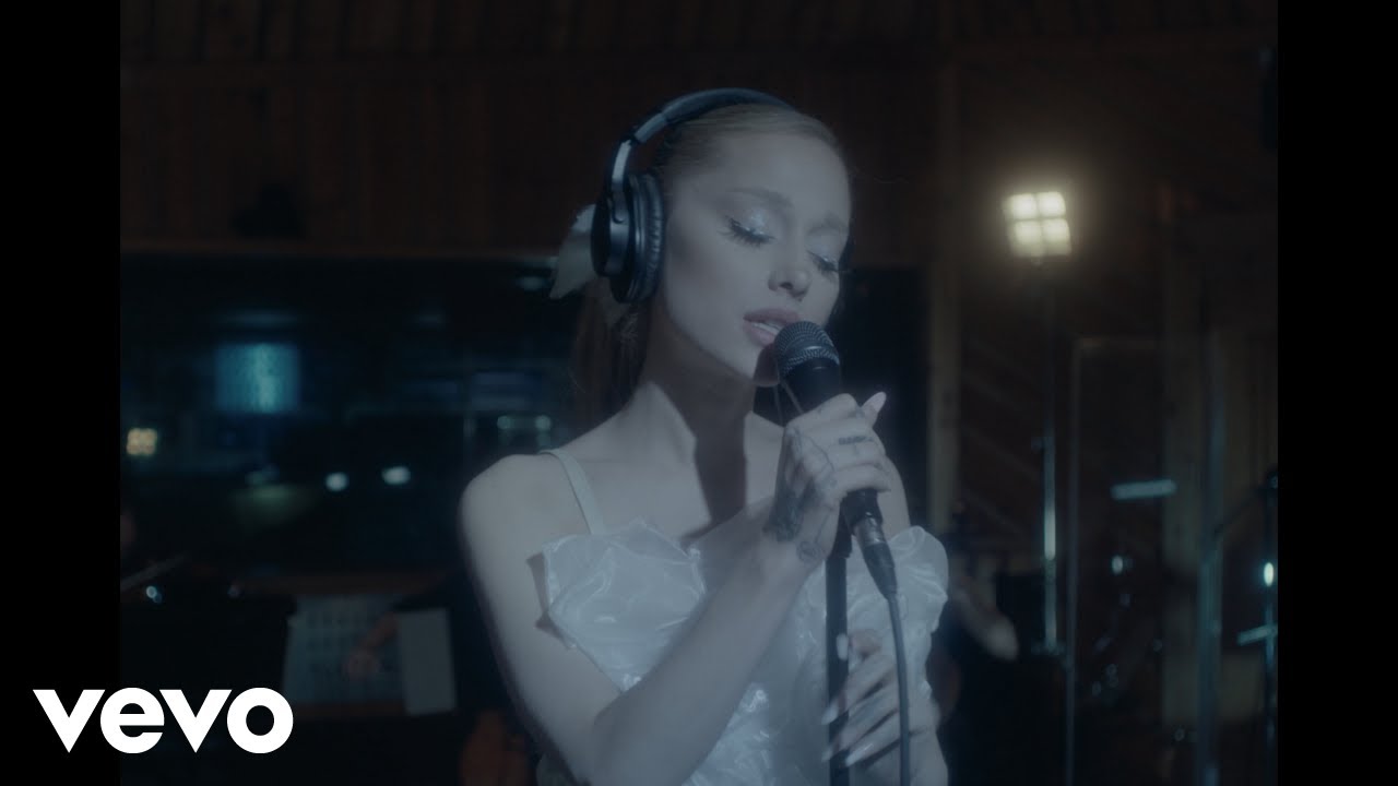 Ariana Grande Live Performance: We Can’t Be Friends (Wait for Your Love) 🎤