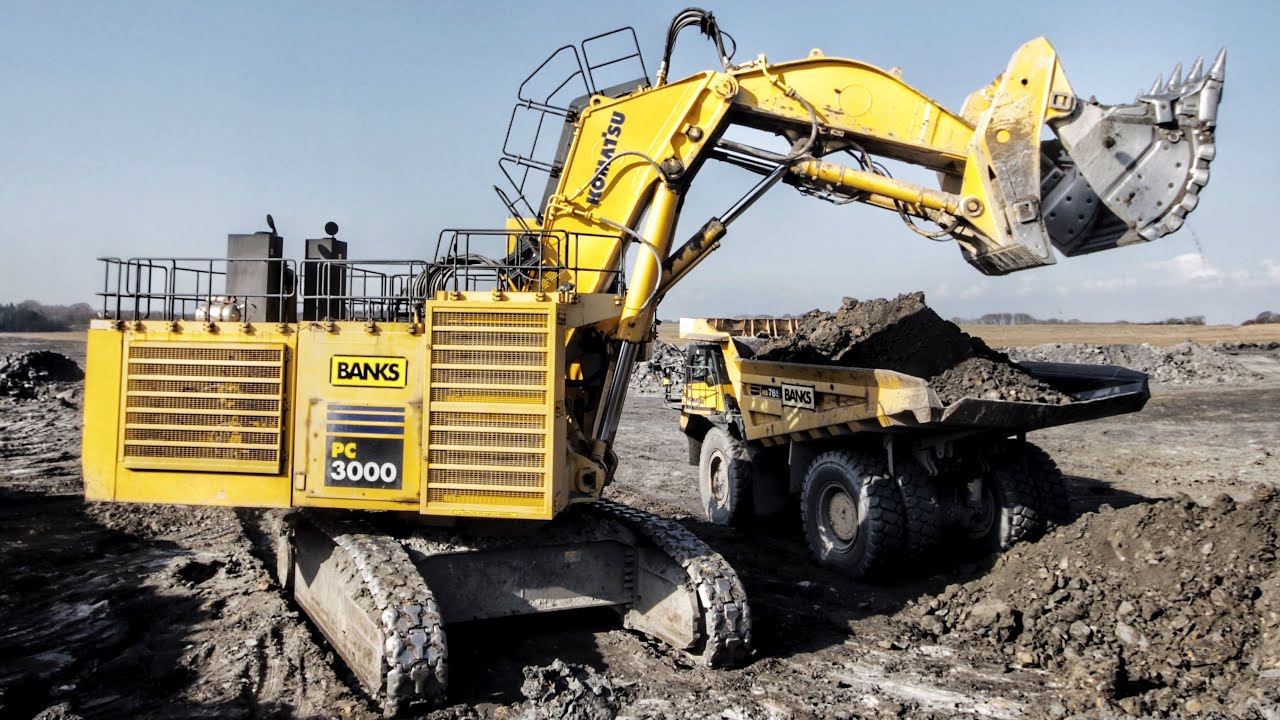 UK's Largest Excavator in Action 🚧 #Shorts