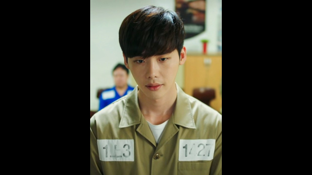 Oh Yeon Joo Helps Him in W Two Worlds || Short K-Drama Moment