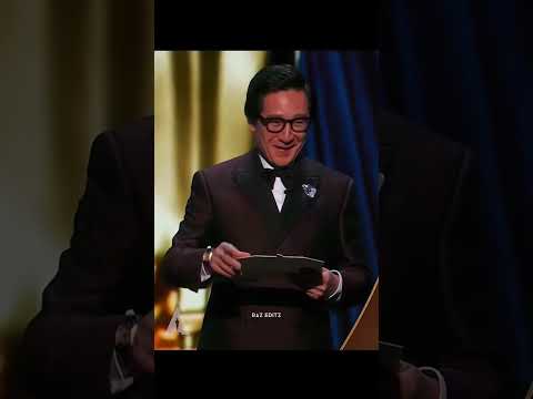 Other celebrities Vs RDJ getting award 🏆 #shorts #marvel #avengers #rdj #ironman