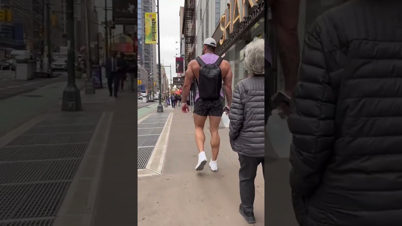 Bodybuilder Lucas Lakutsin in Public 🏋️‍♂️