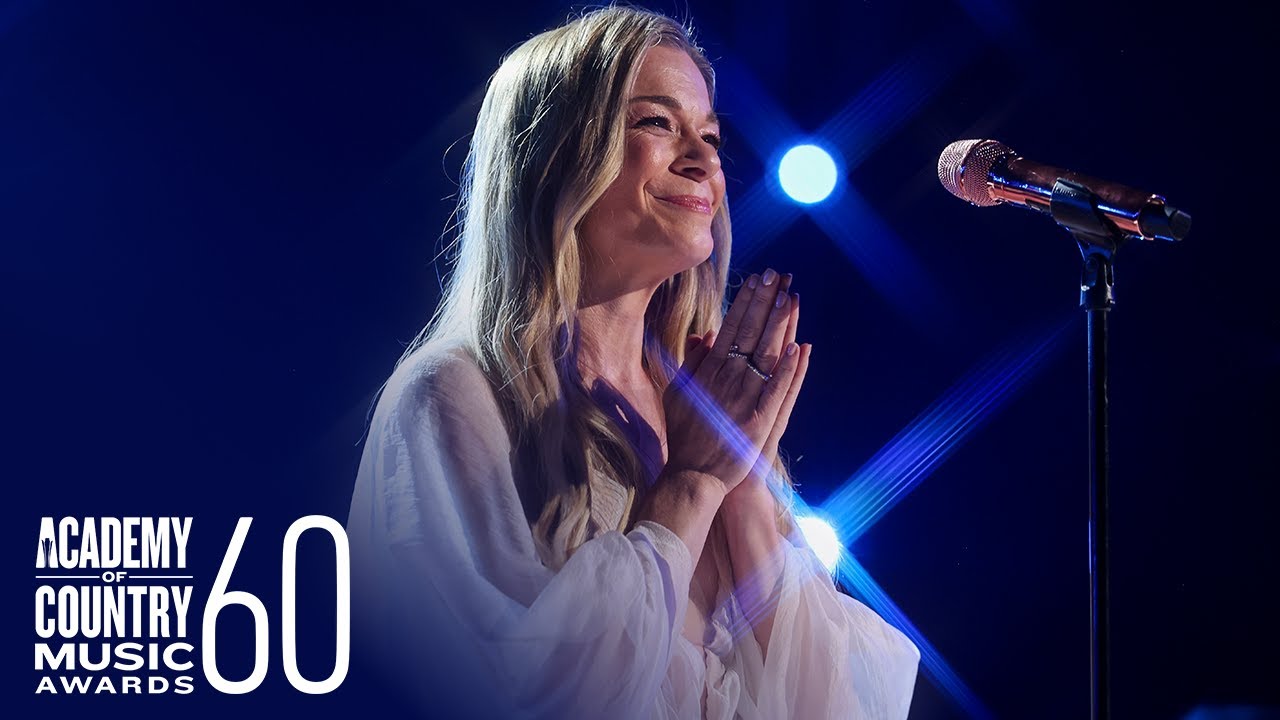 LeAnn Rimes Performs 'Blue' Live at the 60th ACM Awards