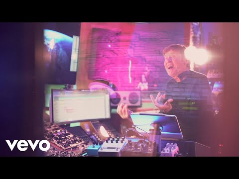 Gianni Morandi - C'era un ragazzo che come me (Official Video)