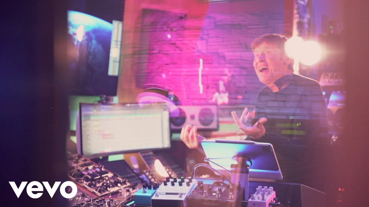 Gianni Morandi - C'era un ragazzo che come me 🎶 | Official Video with Special Guests