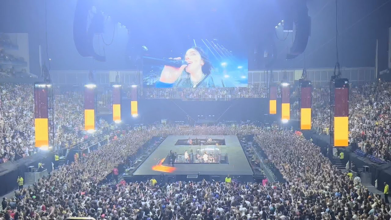 Billie Eilish 2025 London Concert in 4K 🎤