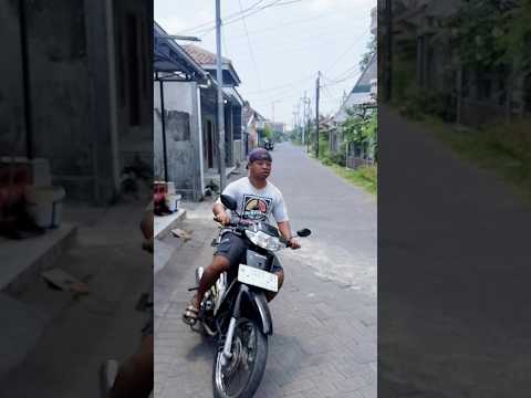 gara-gara kucing nyebrang jalan #komedi #lucu
