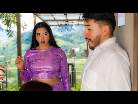 Lo rechazo por ser mesero pero no sabía que era el dueño de todo