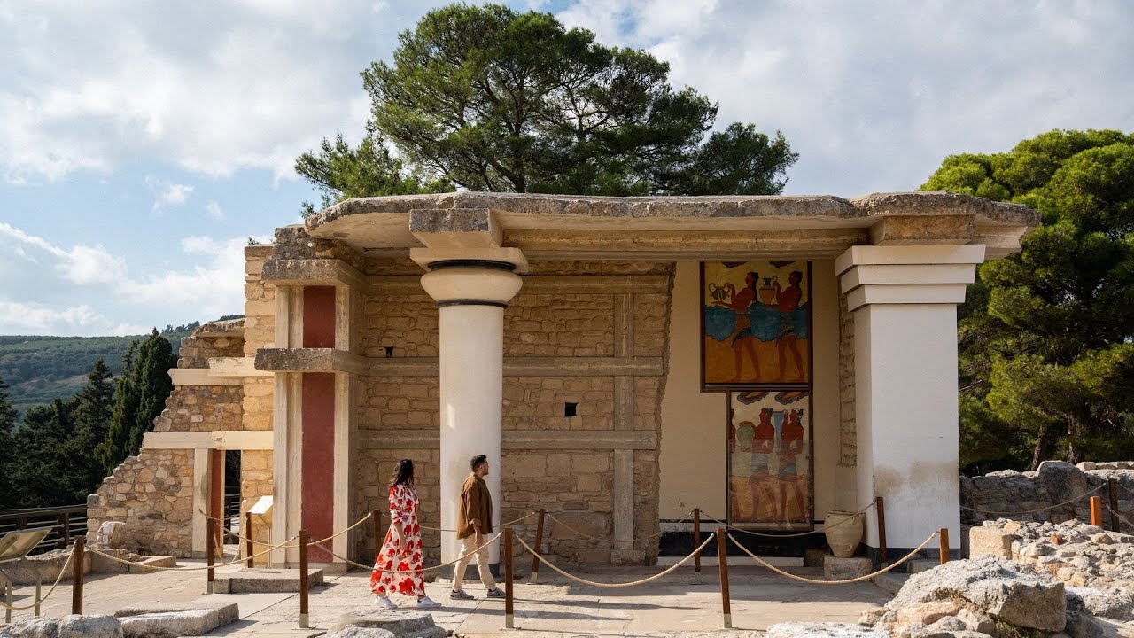 Explore the Minoan Palace of Knossos in Crete 🏺