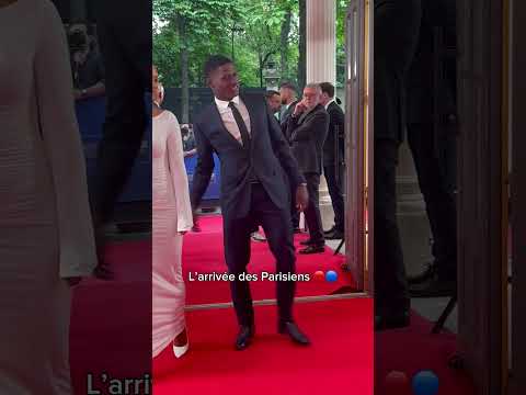 LâarrivĂ©e des Parisiens đŽđ” #Ligue1Mcdonalds #unfp #ligue1 #psg #dembele #barcola #vitinha #hakimi