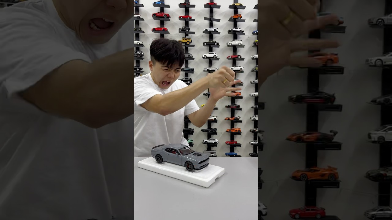 Unboxing the Dodge Challenger R/T Scat Pack Wide-Body Diecast Model 🚗 | Scale 1:18