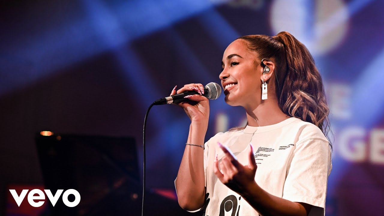 Jorja Smith Performs 'By Any Means' Live ๐ถ