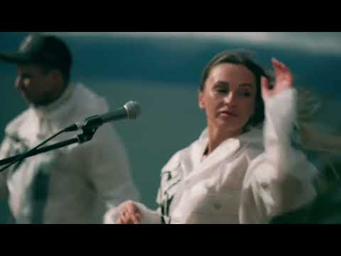 ENDEMIC, JULIA ERNST - ENJOY THE MOMENT