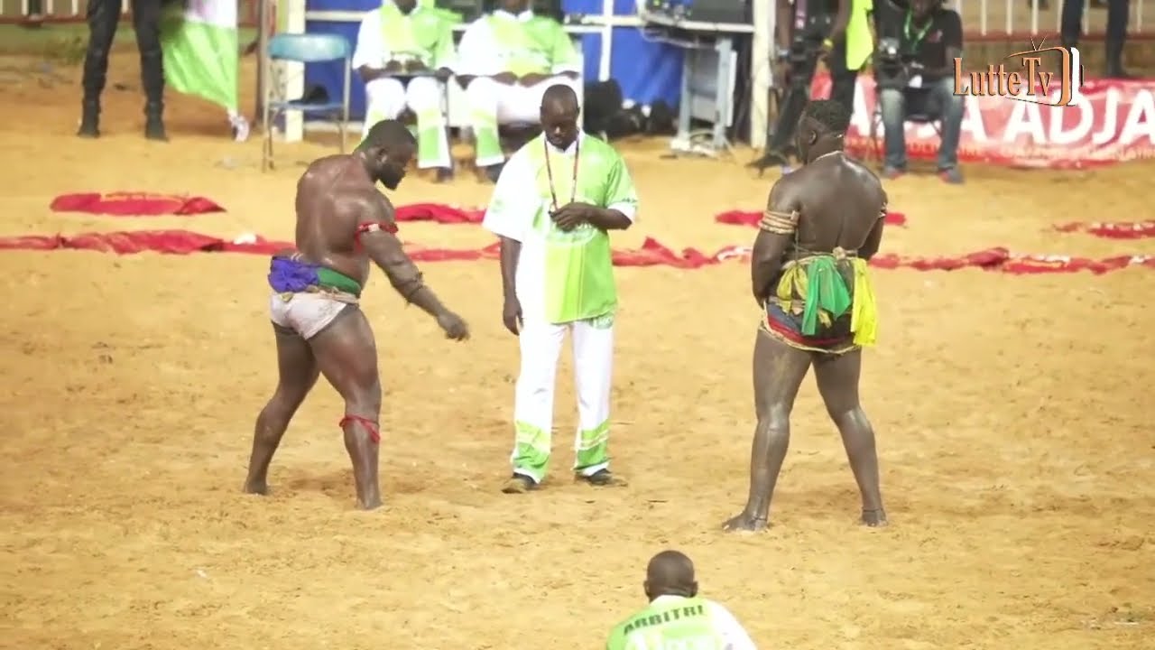 Eumeu Sene Triumphs Over Sa Thiès in Exciting Match 🏆