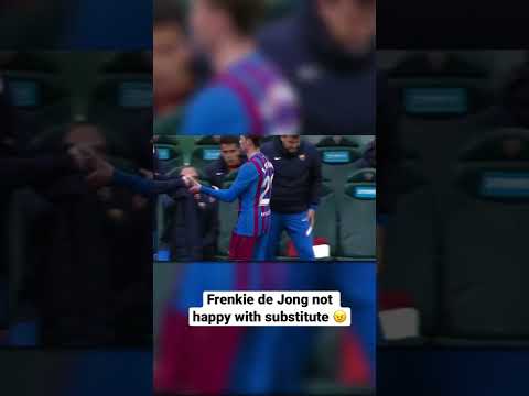 Frenkie de Jong was not happy with his substitute vs Elche #shorts #frenkiedejong #barcelona
