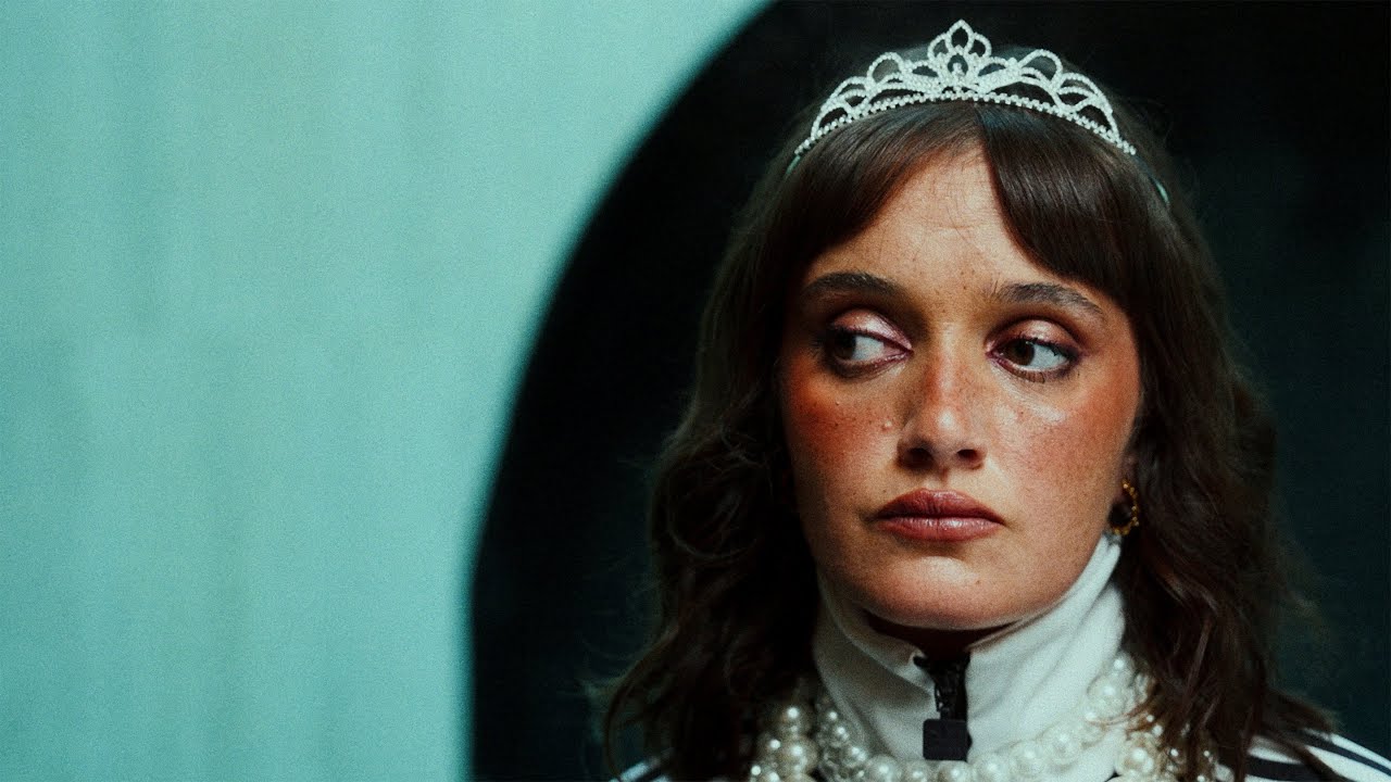 Carolina Deslandes - Plot Twist (10h00) 🎶