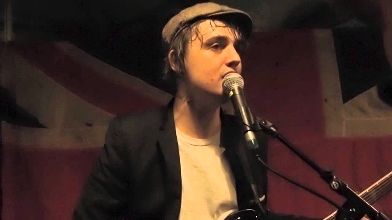 Peter Doherty Performs 'Stranger in My Own Skin' in Paris 🎶