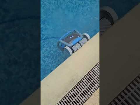 Swimming Pool Dolphin M700 Robotic Pool Cleaner #dolphin #maytronics #robot #culzoni #poolcleaning