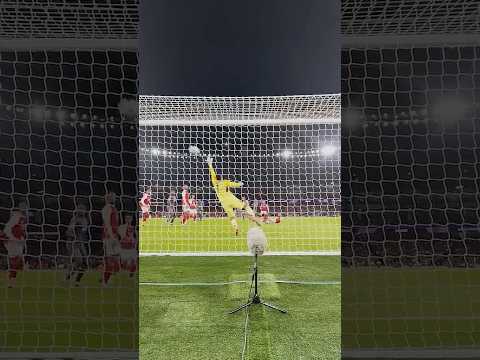 STUNNING RAYA SAVE FOR ARSENAL