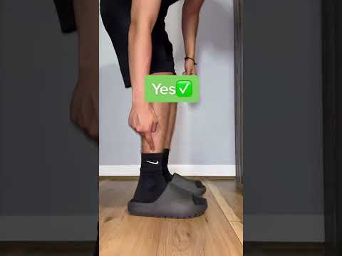 How To Wear Yeezy Slides Correctly🫡🔥 #shoes #sneakers #shorts