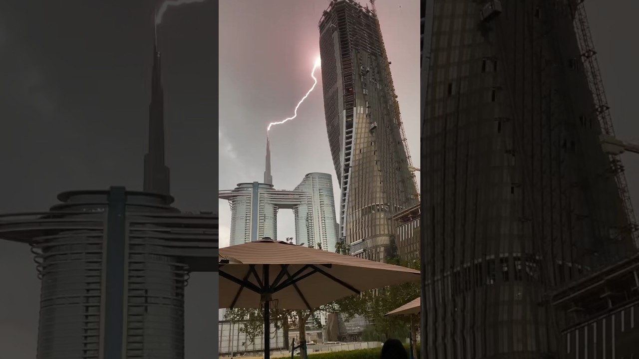 Lightning Strikes Burj Khalifa β‘οΈ