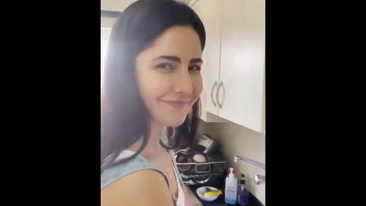 Katrina Kaif’s Fun Home Workout for Vicky – Mini Spill at Awards! 🎬
