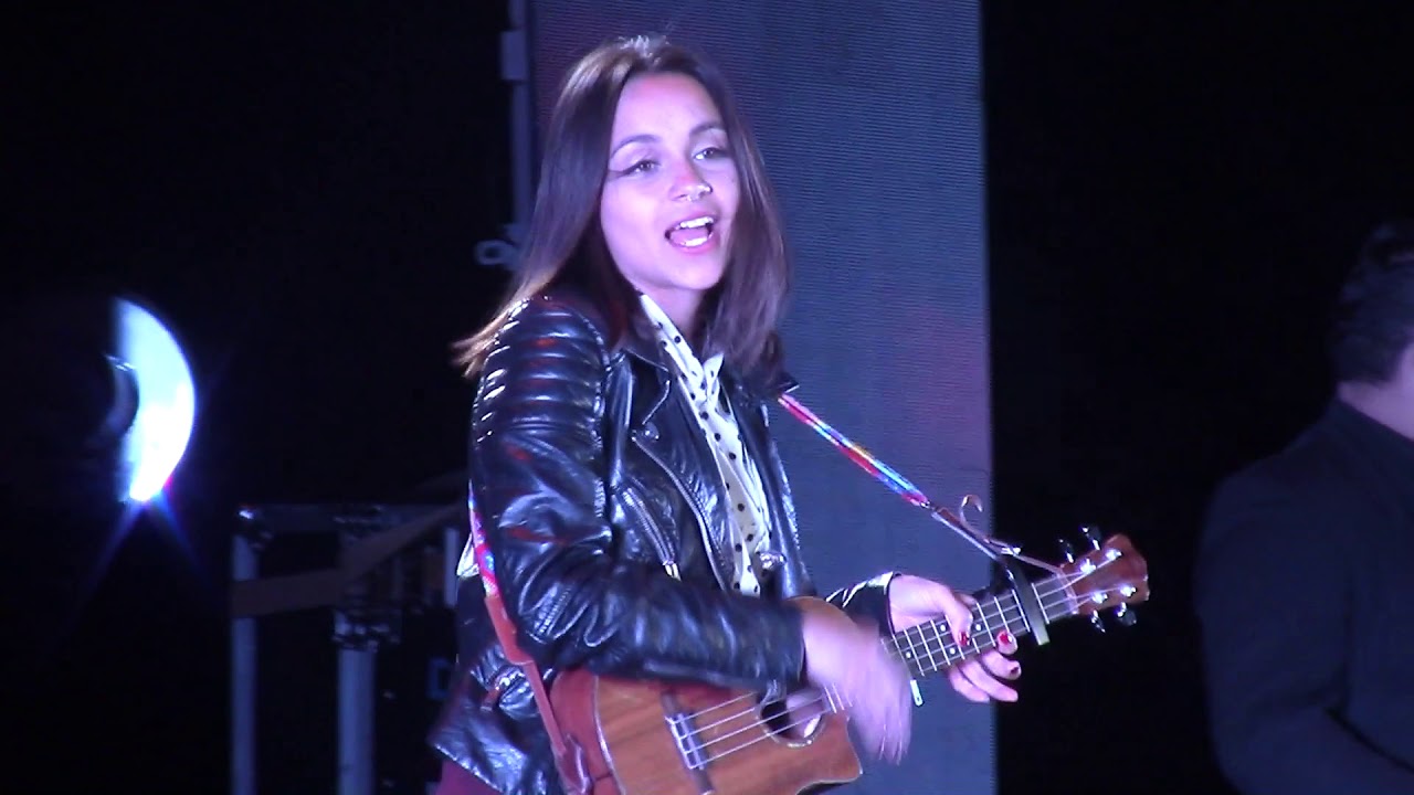 Matisse Canta 'Más que amigos' en Concierto Amor 🎶