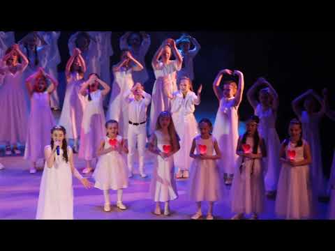 Вокальный ансамбль 'Ветер Live' поет 'От Владивостока до Калининграда' 🇷🇺