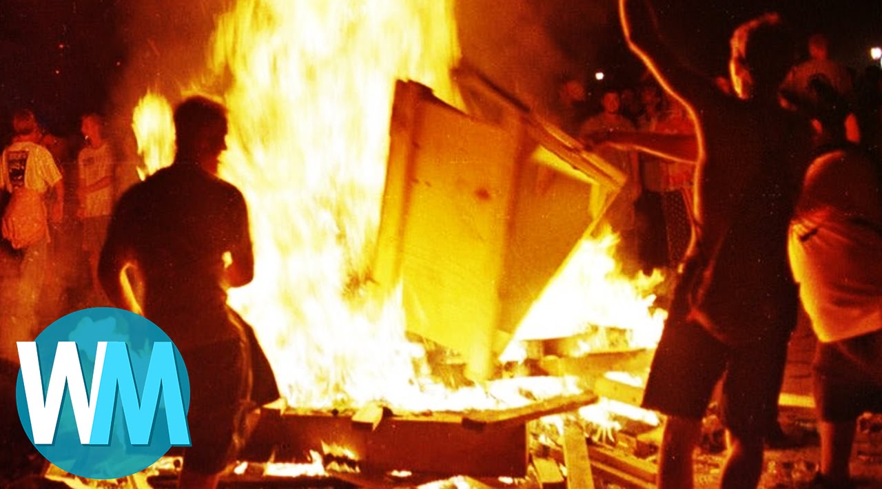 Top 10 Infamous Moments in Music History 🎶