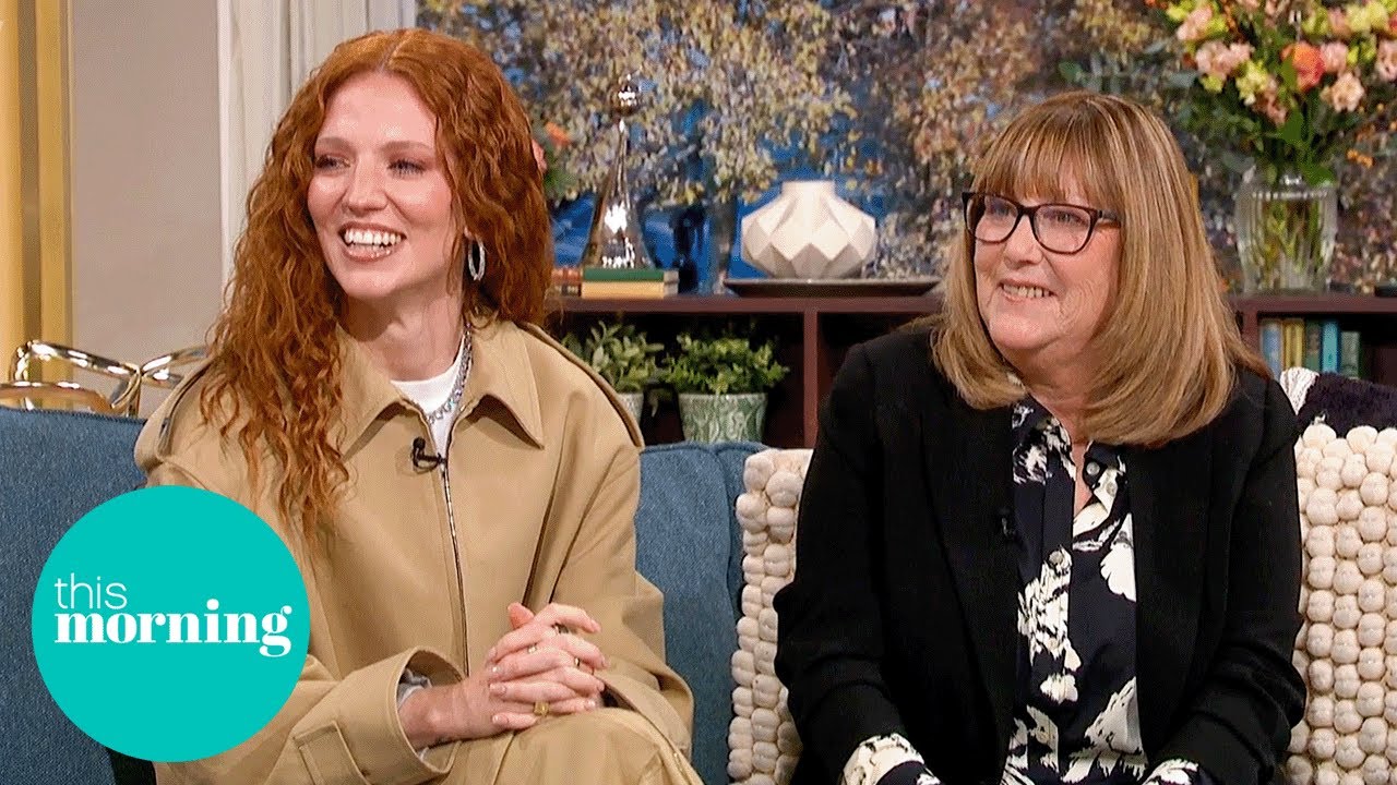 Jess Glynne & Carol Scott React to Alex in Jungle 🌴