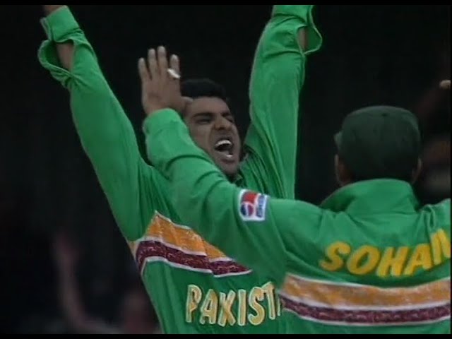 Waqar Younis' Hat-trick vs New Zealand in 1994 Mandela Trophy