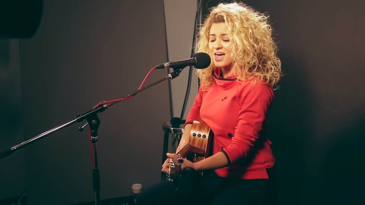 A Day with Tori Kelly: Studio, Meet & Greet & More 🎶