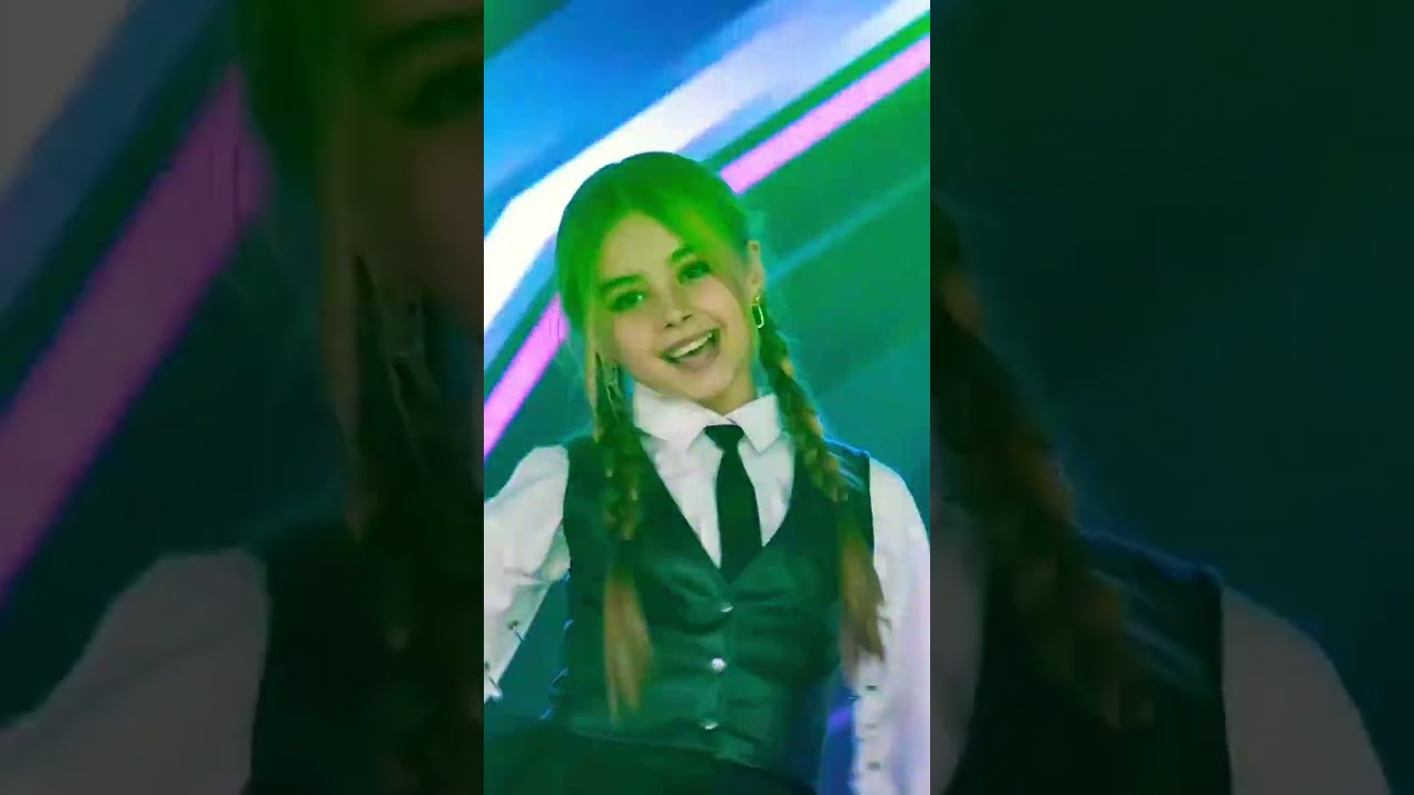 Kamelia Melnic Performs 'Bloody Mary' 🎶