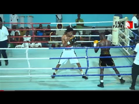 Combat trĂšs technique entre Abdallah Diallo et Cheikh Ahmed Tidiane Diop au stade Amadou BarryâŠ