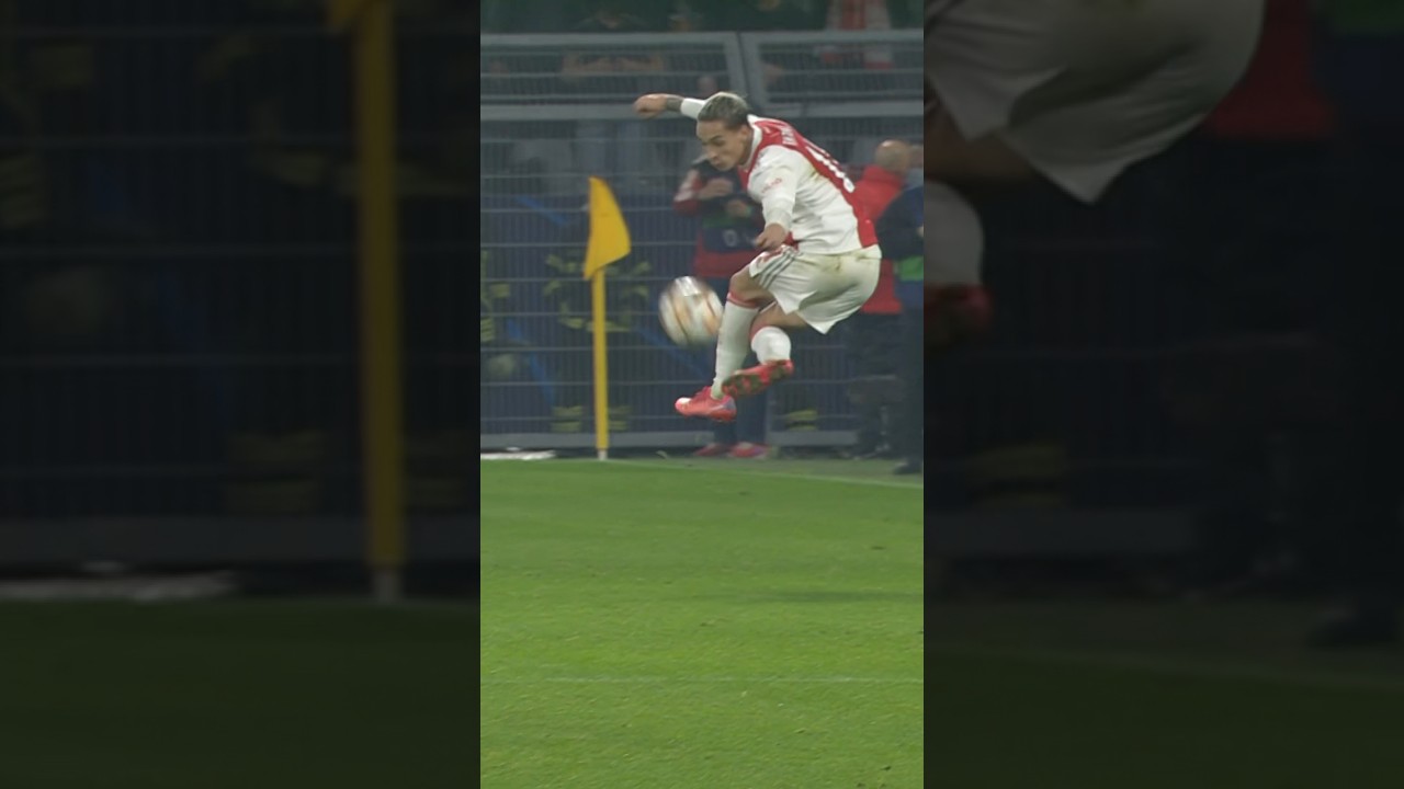 Antony's Stunning Touch in the Champions League ⚽