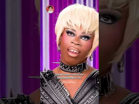 "Bob casually reading Luxx & Lana" 🤭 #dragrace