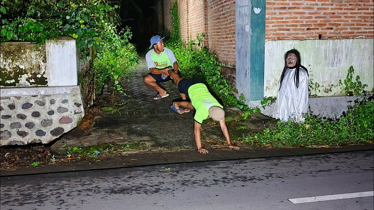 Prank Hantu Paling Jail Bikin Ngakak || New Ghost Prank
