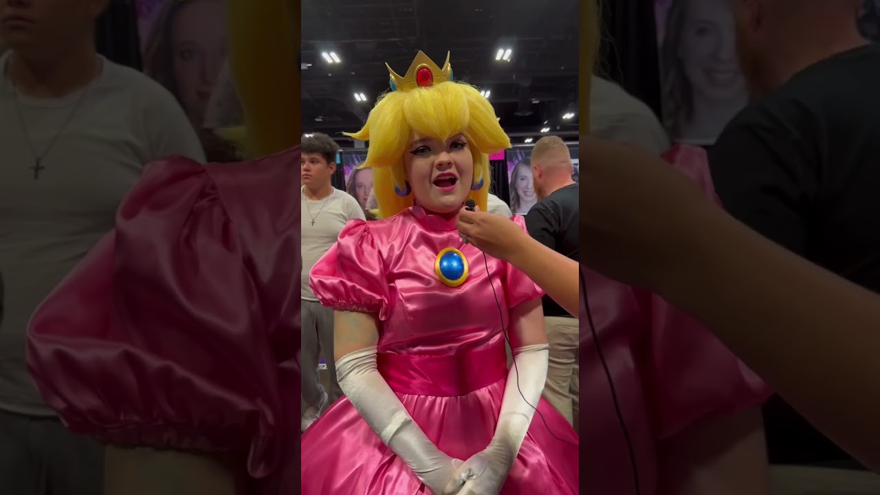 Unmasking Cosplayers’ Hidden Day Jobs at Comic Con! 🎭